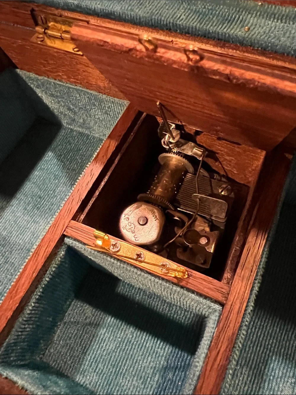 Wood Grain Jewelry Box & Music Box